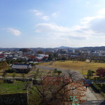 えきかふぇ - 小峰城址から見た白河駅と市街地。