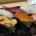 つきぢ神楽寿司 - 真鯛・マグロ・ホタテ・生うに・イクラ。