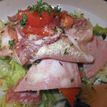 ピッコロ・カスターニャ - 生ハムとスモークサーモンのサラダ