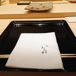 鮨 おおが - カウンターのセッティング