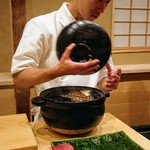 鮨 おおが - 鰆を藁で燻す