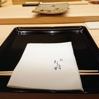 鮨 おおが - カウンターのセッティング