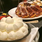 ザ・テラス - 杏入りマロンのクグロフ＠たっぷり生クリームを添えて♪