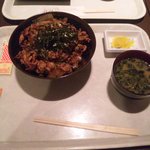 ヨコハマ ダイニング - 豚バラ肉丼でございます