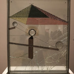 THE MODERN - デュシャンさん。割れてるとこも大ガラスっぽいｗ。”To be Looked at"