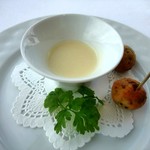 ジャルダン ポール・ボキューズ - アミューズ：オリーブのマフィン