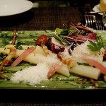 ルナール ブルー - フランス産ホワイトアスパラガスの温泉玉子とパンチェッタ添え