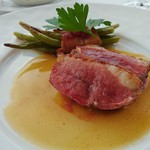 肉料理：シャラン産鴨胸肉ロースト