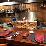 リストランテ ミヤマ162 - カウンターの一角('18.10月中旬)