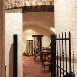 リストランテ ミヤマ162 - エントランスから店内へ('18.10月中旬)