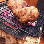 備長炭火焼 じげ - さつま揚げは七輪で焼きます。