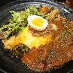 SPICY CURRY 魯珈 - 欧米風ポークカレー