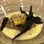 MAISON LAFITE - フォアグラの切れも絶妙で、甘さを感じる玉蜀黍ムースがよく合います。 瞬間処理された「水前寺菜」の食感も面白い。