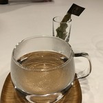 MAISON LAFITE - ＊中国茶に似た味わいの品をチョイス。カップにお湯が入っていて、そこい茶葉を浸します。 軽い味わい。