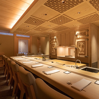 A gorgeous Japanese space made entirely of cypress wood that captures the traditions of Japanese culture