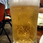 Neo Thai - まずは、生ビールからですよね。 さあ、乾杯しましょうか。 ぷふぁ～。 旨い！！ 最高ですよ。