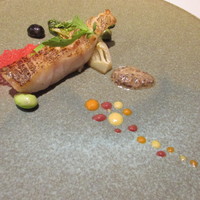 Recette - ノドグロのポワレ トリュフを使ったソース ビーズとパプリカのピューレ ビーズを使ったピューレを焼いたチュイル 丹波の黒枝豆