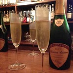 パブリックバー アイラ - 