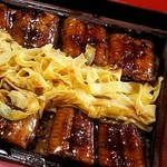 浜松屋 - 焼きの香ばしさ、艶やかな鰻、そして黄色の映える錦糸卵。