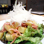 ディオチヂ - うれすじセット大皿コース：ジャーマンポテトのホットサラダ