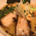 Menya Okuemon - 『醤油白湯麺』肉アップ