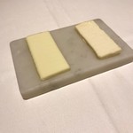 ラ ペ - パン用バター二種、左は梅入り、右は無塩
