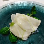 ラ ペ - サバとカブのラビオリ仕立て　燻製ヨーグルトソース