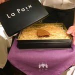 ラ ペ - フォアグラゴーフレットはこんな演出でサーブされる