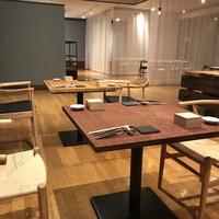 カジ シナジー レストラン - スッキリして、洒落てます。
                  椅子の座り心地がが良い。
