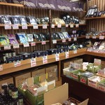 川勝 - 奥には贈答品も