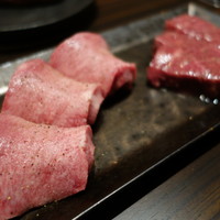 焼肉うしごろ 銀座並木通り店 - 究極の黒タン厚切りと厚切りハラミ