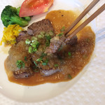 Kitchen LIBEL - お肉はお箸で切れる柔らかさ！
