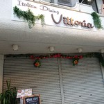Italian Dining Vittoria - お店の外観。閉まってる？ 201811