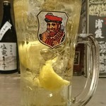 Fa-na Bar Fiorista - ブラックニッカハイボール。呑んだ分だけレモンが増えます。