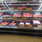 近江牛 岡喜本店 - 内観写真:お肉買って帰ろう。コロッケも