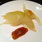 taku - 玉ねぎの丸焼き（ゆず味噌か岩塩で食す）