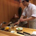 小松 弥助 - 鰻焼いてます