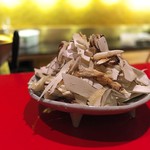 にくの匠 三芳 - 松茸をスライスして山盛りに。