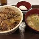 すき家 - 牛丼 特盛 630円  トン汁たまごセット 200円