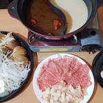 Chaina Dainingu Taikei - 和牛とホルモンの四川式２色の薬膳火鍋