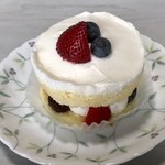 くるみの木 - ベリーの生クリームケーキ