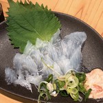 SAKE BAR サカナノトモ - カワハギ薄作り肝醤油