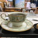 すずめ庵 - 自家焙煎珈琲はFALCONさんのもの
      昔よく叫んだよね〜
      右の、わらび餅ちゃんはサービス♡