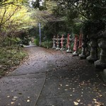 すずめ庵 - 道沿いにずーっとあるの