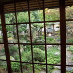 うどん本陣 山田家 讃岐本店 - 中から見える中庭も素敵