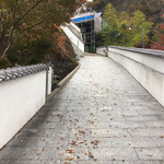 すずめ庵 - 年内は業者がはいってゴニョゴニョしとる