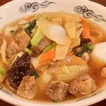 麗人飯店 - 牛バラ刀削麺　\980