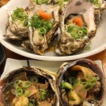 地魚屋台とっつぁん - 岩牡蠣と、大あさりの浜焼き