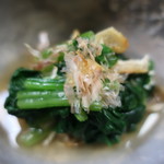 美国観光ハウス - ほうれん草の煮浸し　焼き揚げ入り。