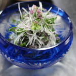 美国観光ハウス - 大根のサラダ。夏らしい切子の器が素敵です。